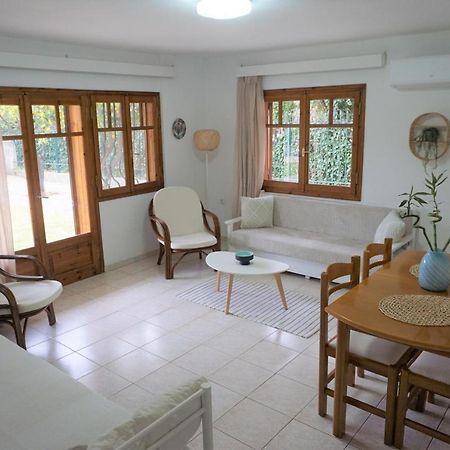 Small Theater Apartment Epidaurus Екстер'єр фото