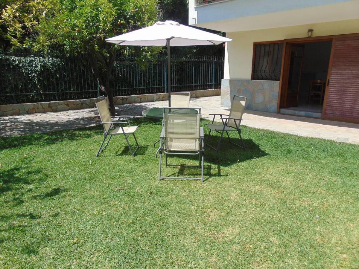 Small Theater Apartment Epidaurus Екстер'єр фото