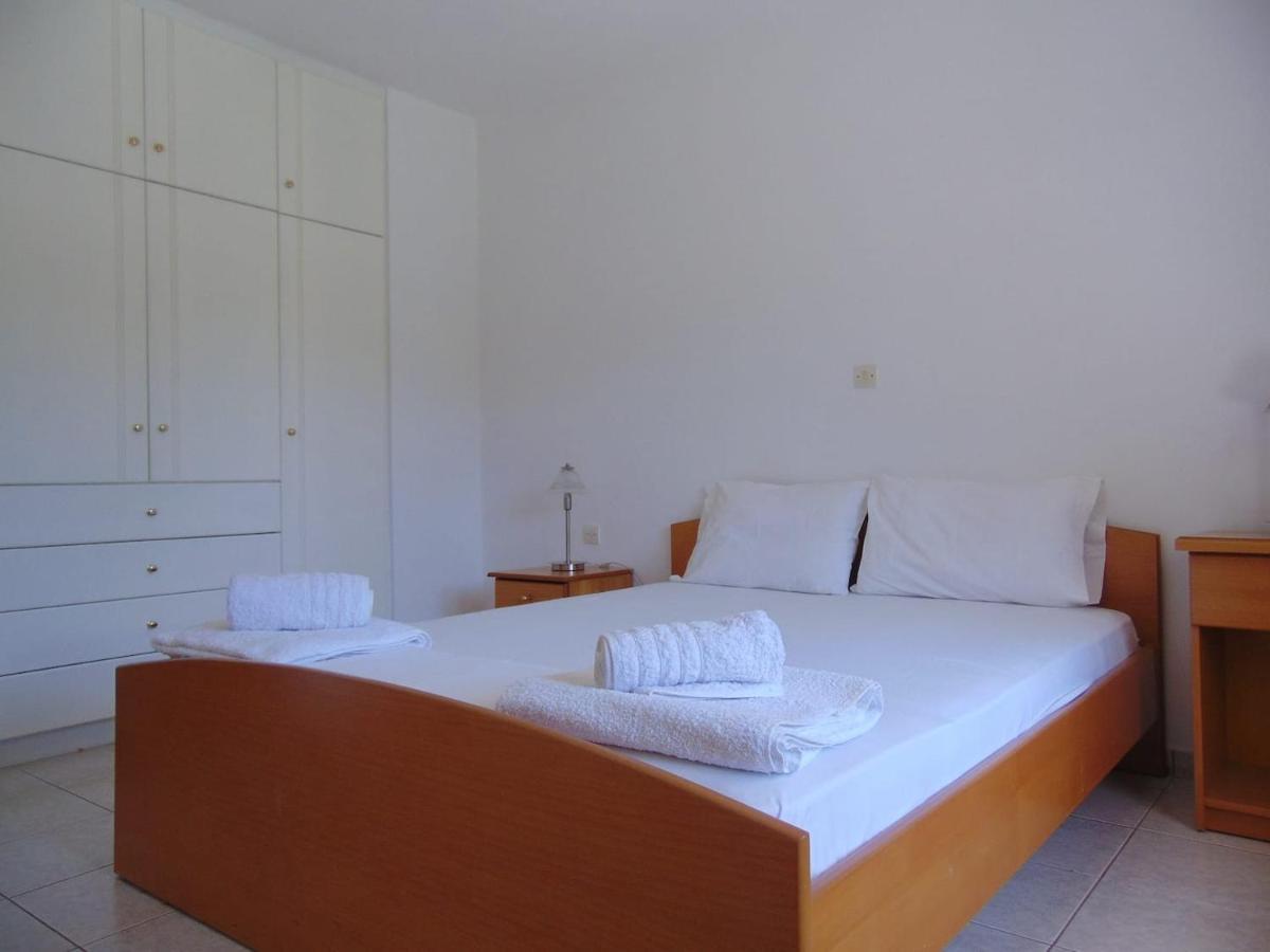 Small Theater Apartment Epidaurus Екстер'єр фото