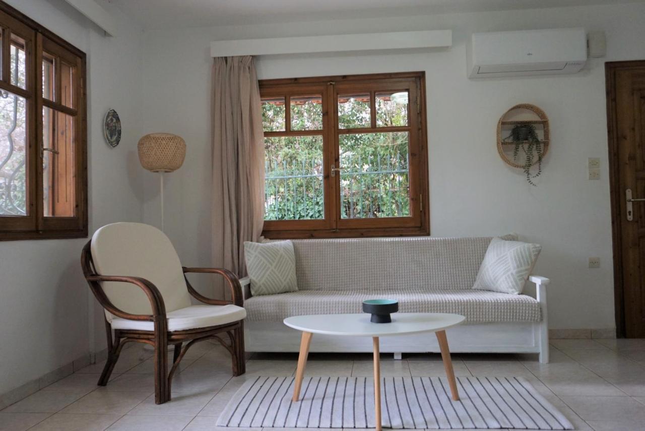 Small Theater Apartment Epidaurus Екстер'єр фото