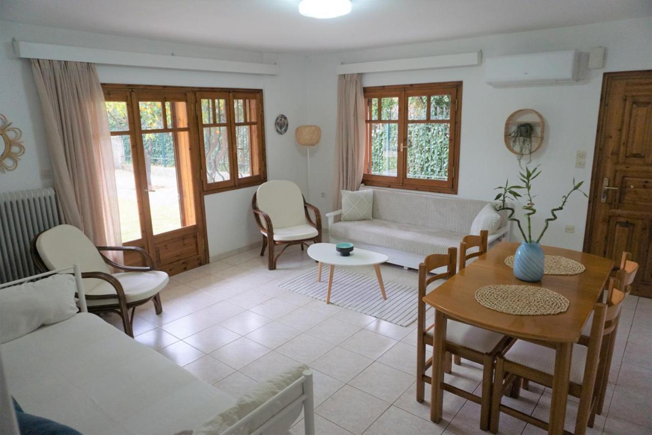 Small Theater Apartment Epidaurus Екстер'єр фото