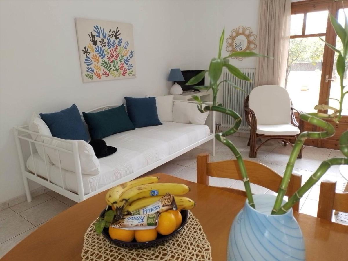 Small Theater Apartment Epidaurus Екстер'єр фото
