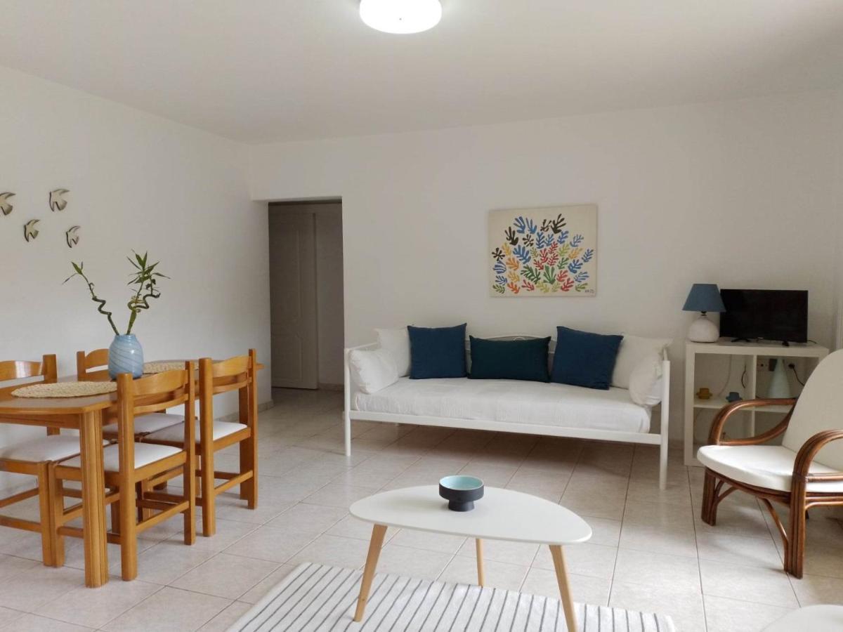Small Theater Apartment Epidaurus Екстер'єр фото
