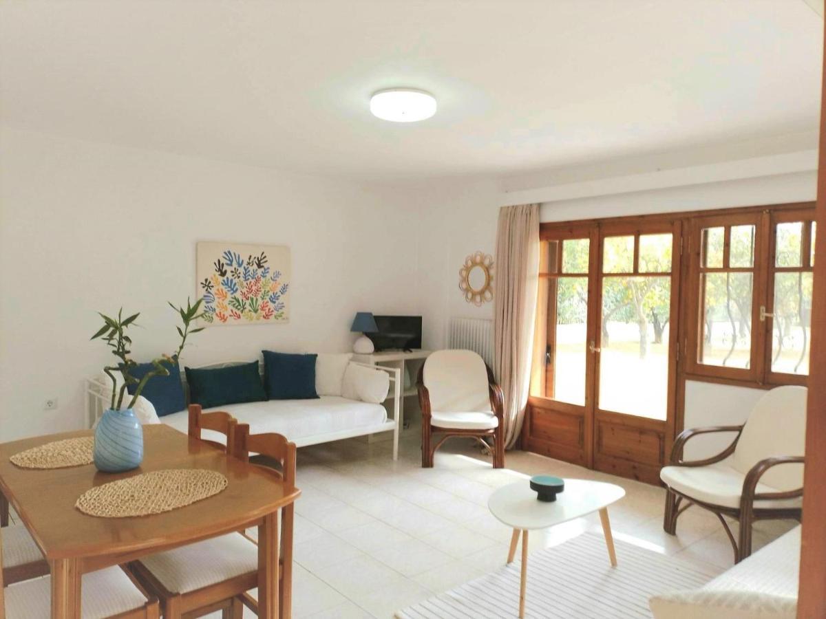Small Theater Apartment Epidaurus Екстер'єр фото